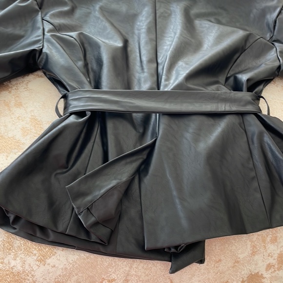 NWT MUST HAVE FAUX LEATHER BLAZER WITH BELT - Picture 7 of 8